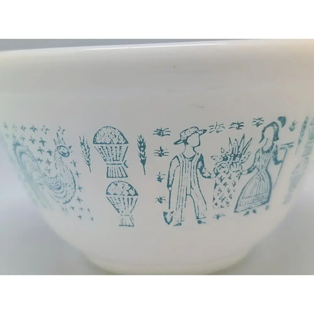 VTG Pyrex Amish Butterprint #401 Turquoise Milk Glass Mixing Bowl 1 1/2 pt